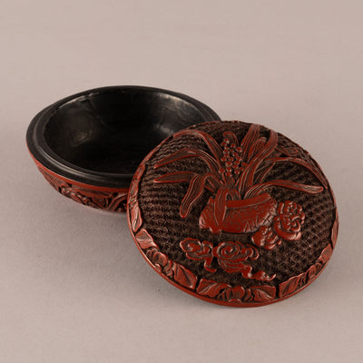 Red carving daffodil Cover Box
