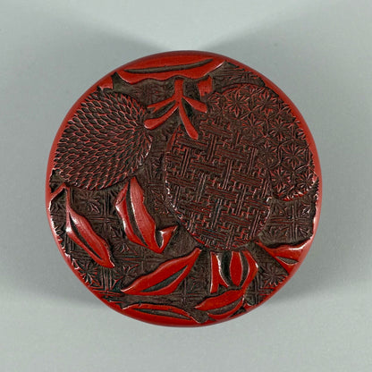 剔紅荔枝紋香盒