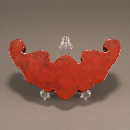 剔紅蝙蝠形蓋盒