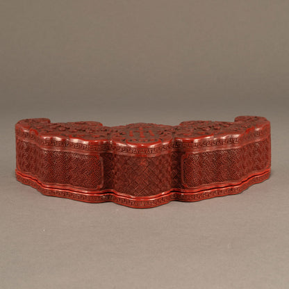 剔紅蝙蝠形蓋盒