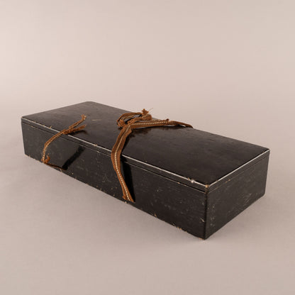 剔紅人物長方盤