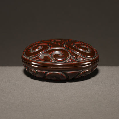 剔黒屈輪文香盒