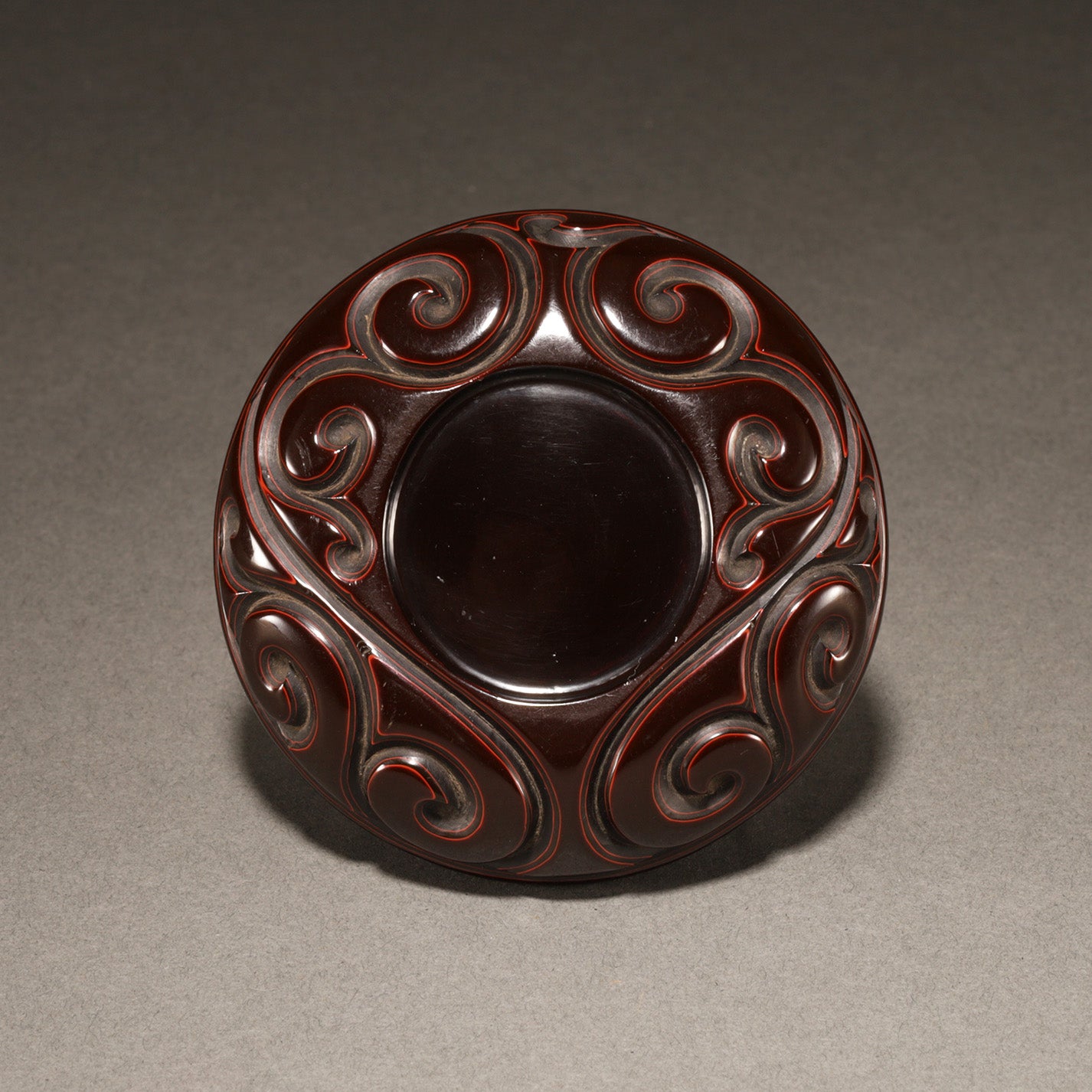 剔黒屈輪文香盒