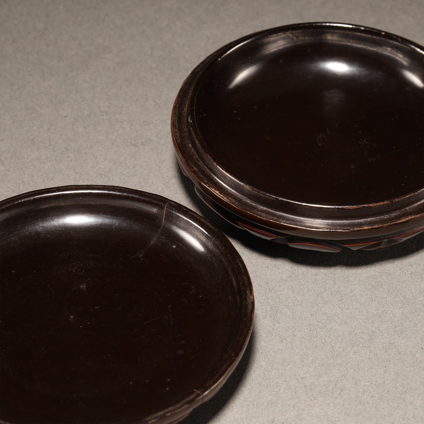 剔黒屈輪文香盒