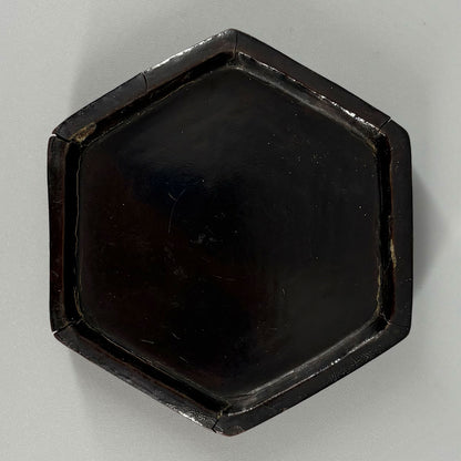 剔紅人物六角香盒