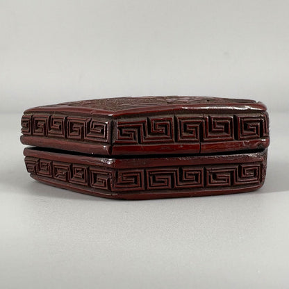 剔紅人物六角香盒