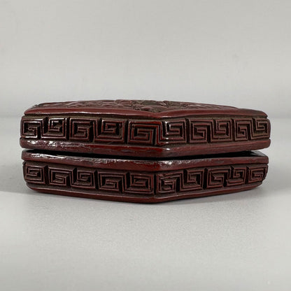 剔紅人物六角香盒