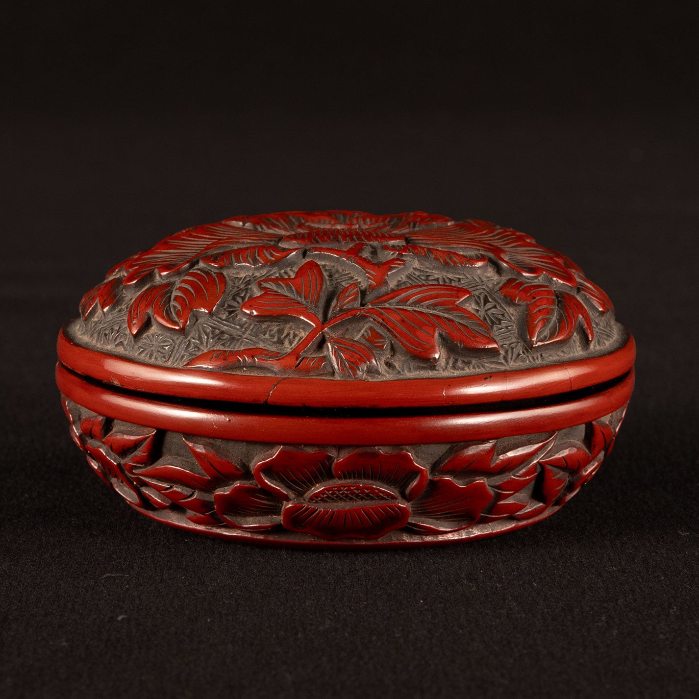 Incense box with red peony motif