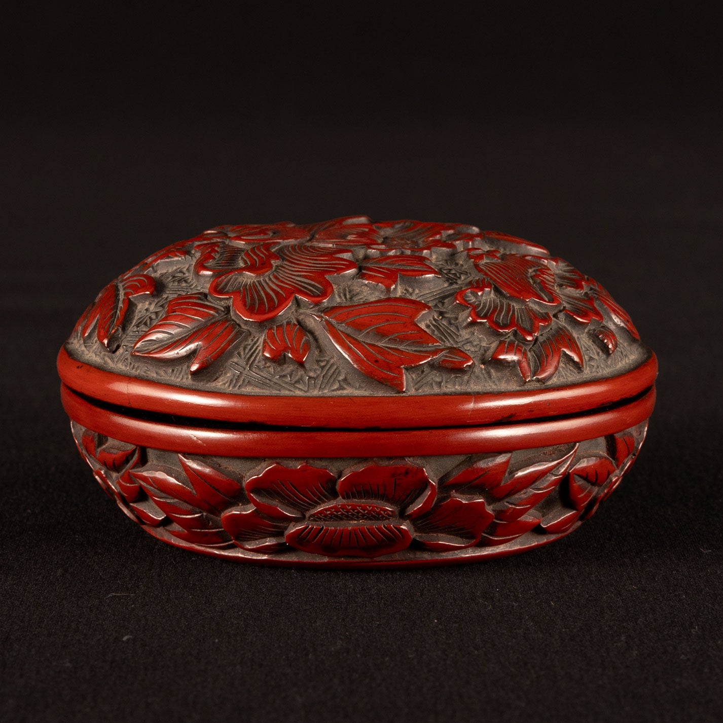 Incense box with red peony motif