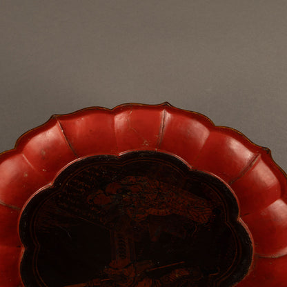 Vermilion lacquer flower plate with figures