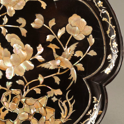 螺鈿牡丹文輪花形平卓