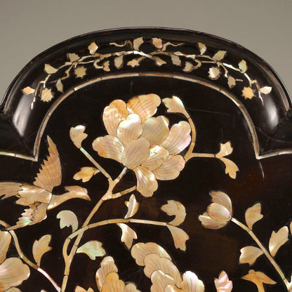 螺鈿牡丹文輪花形平卓