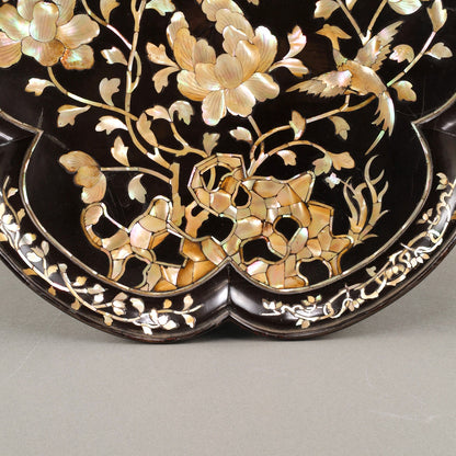 螺鈿牡丹文輪花形平卓