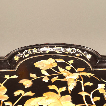 螺鈿牡丹文輪花形平卓