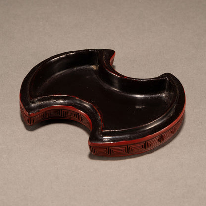 分銅形張果老圖堆朱香盒