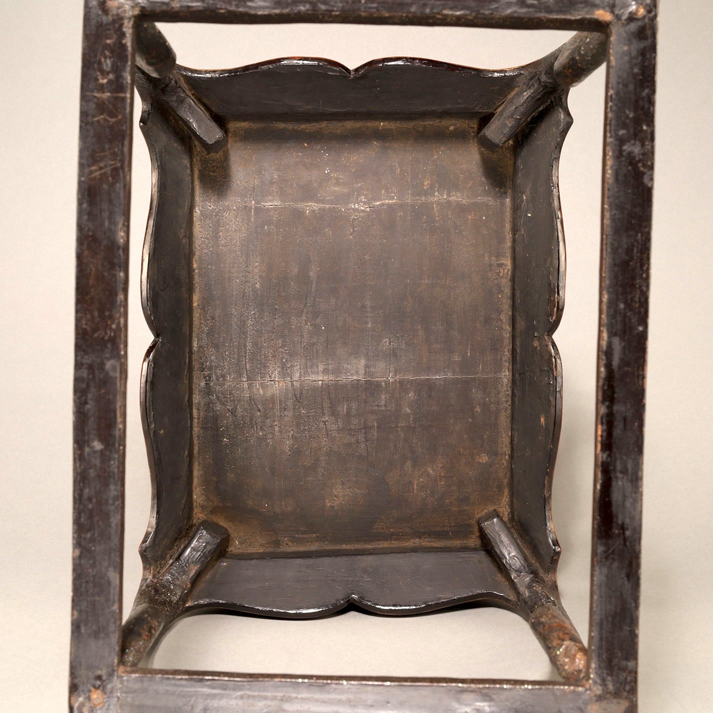 黑漆螺鈿花鳥紋花臺