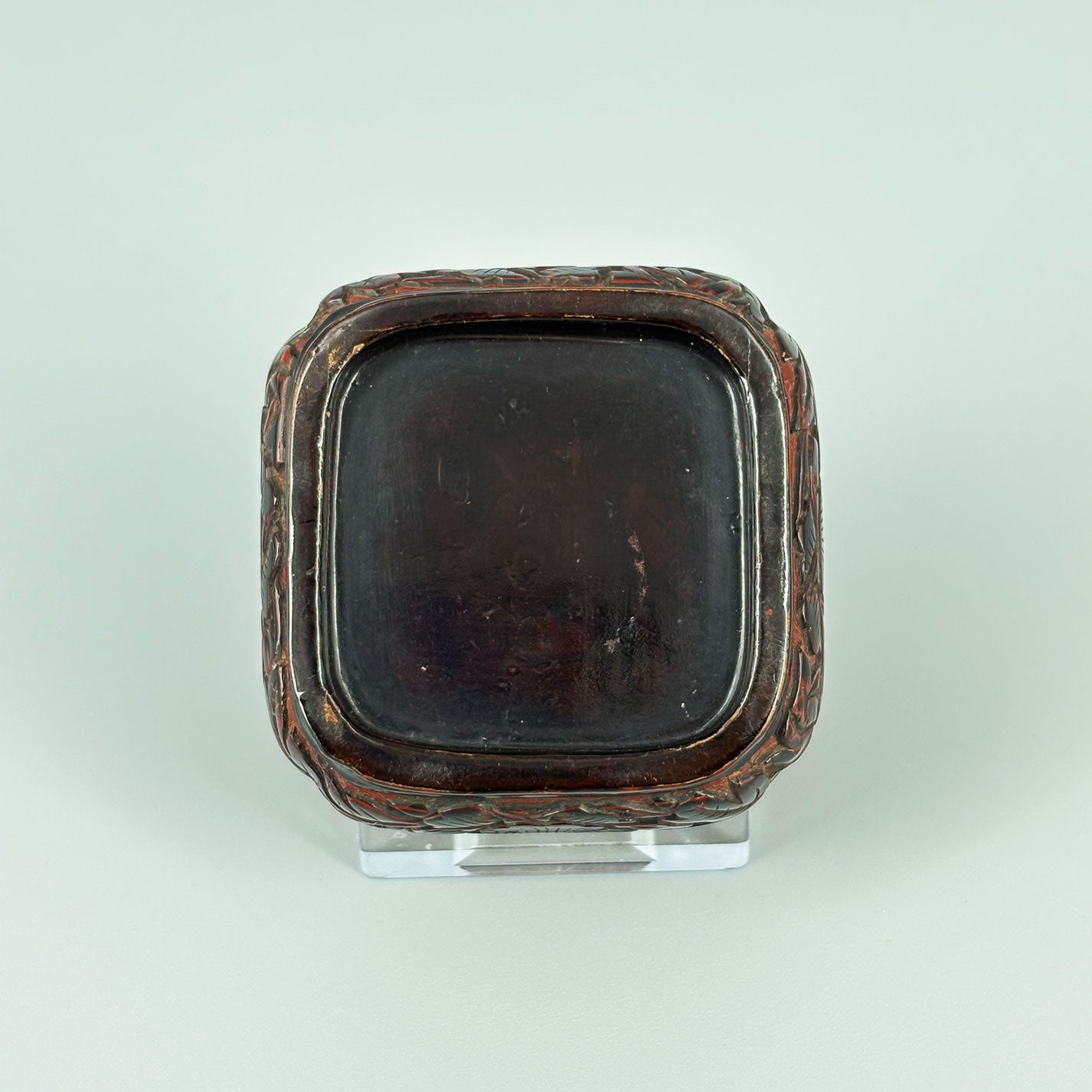 剔犀花鳥紋香盒