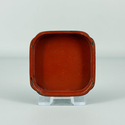 剔犀花鳥紋香盒