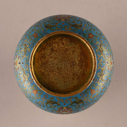 Lid box with dragon crest and enamel woven branches