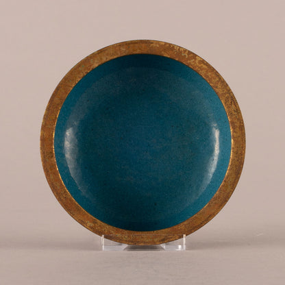 Lid box with dragon crest and enamel woven branches