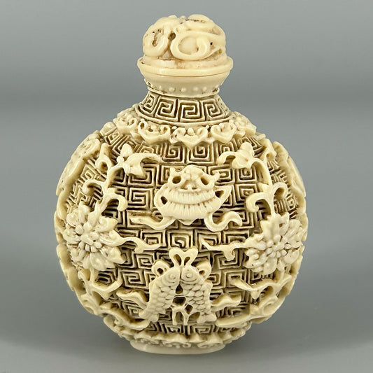 Ivory snuff bottle