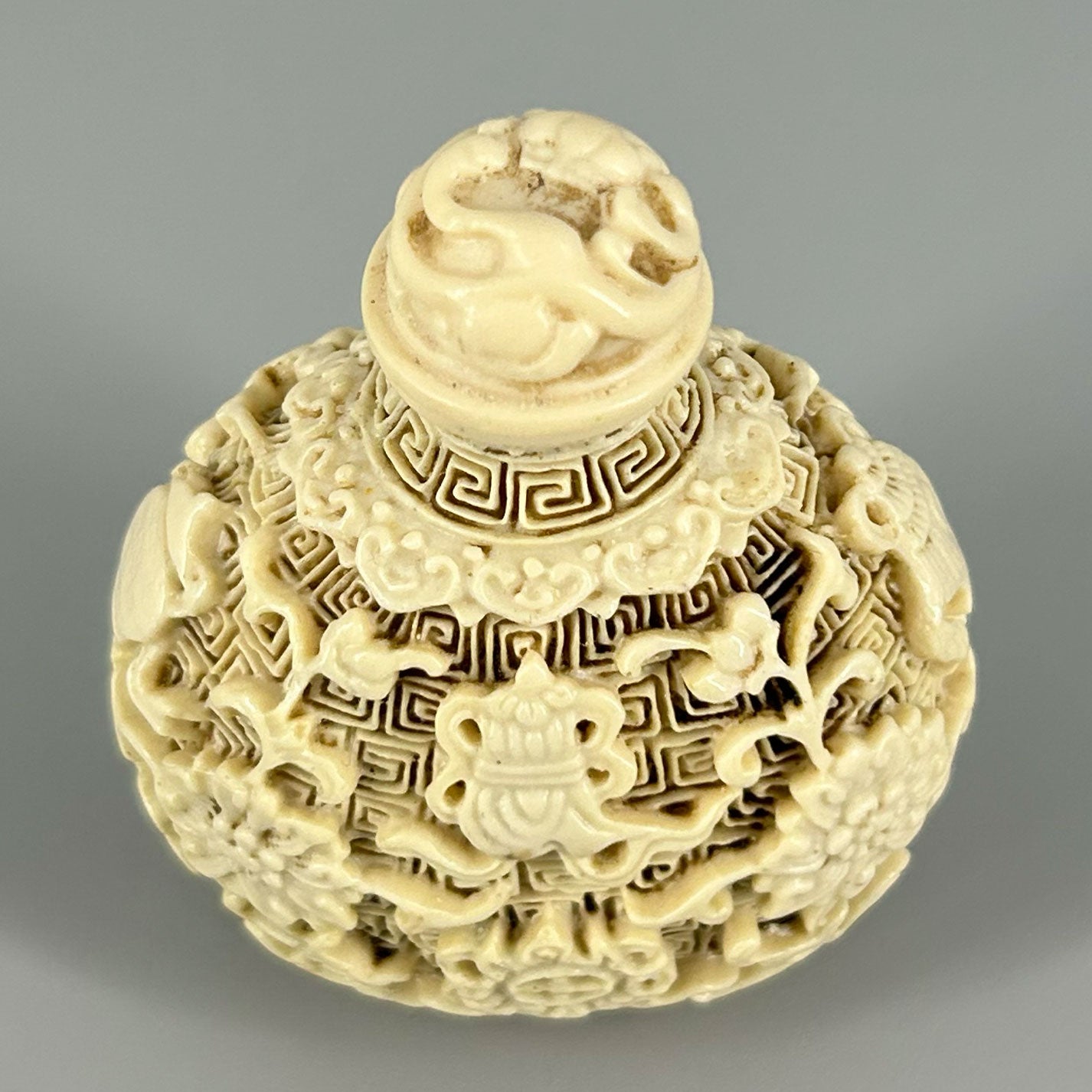 Ivory snuff bottle