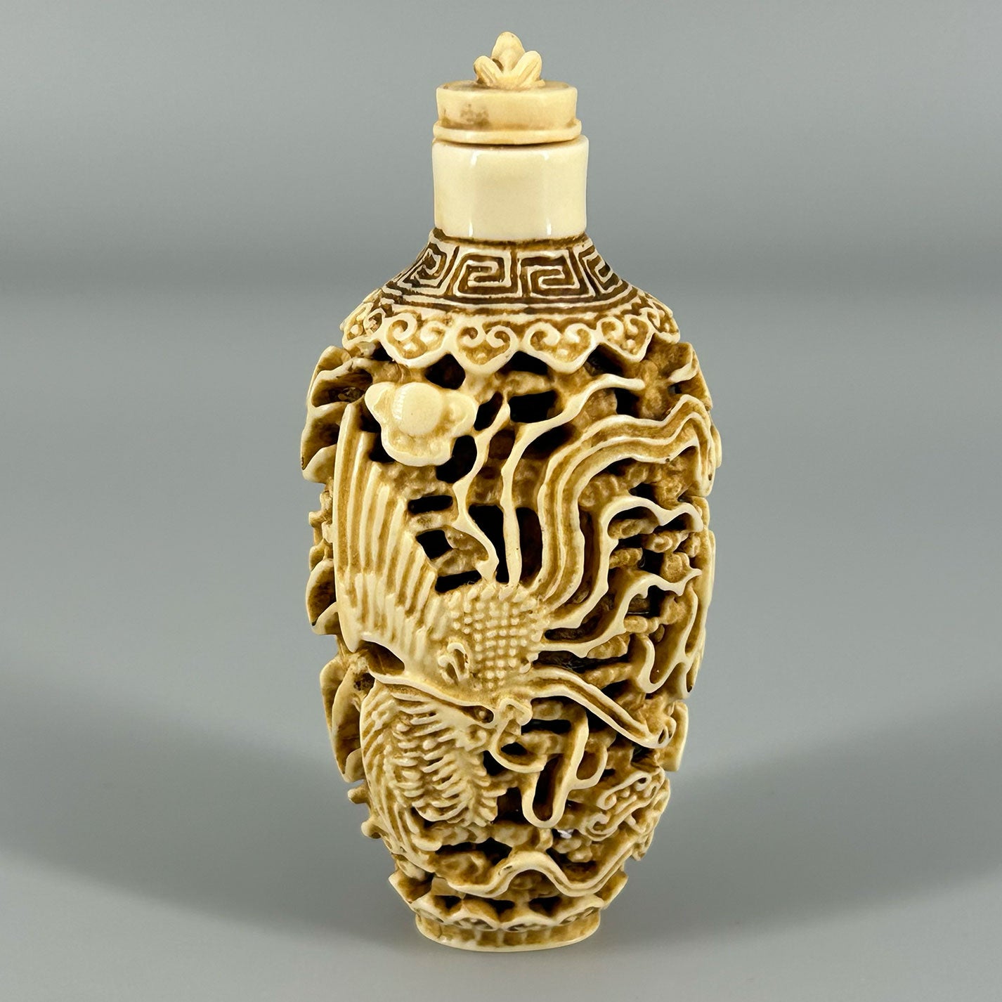 Ivory snuff bottle