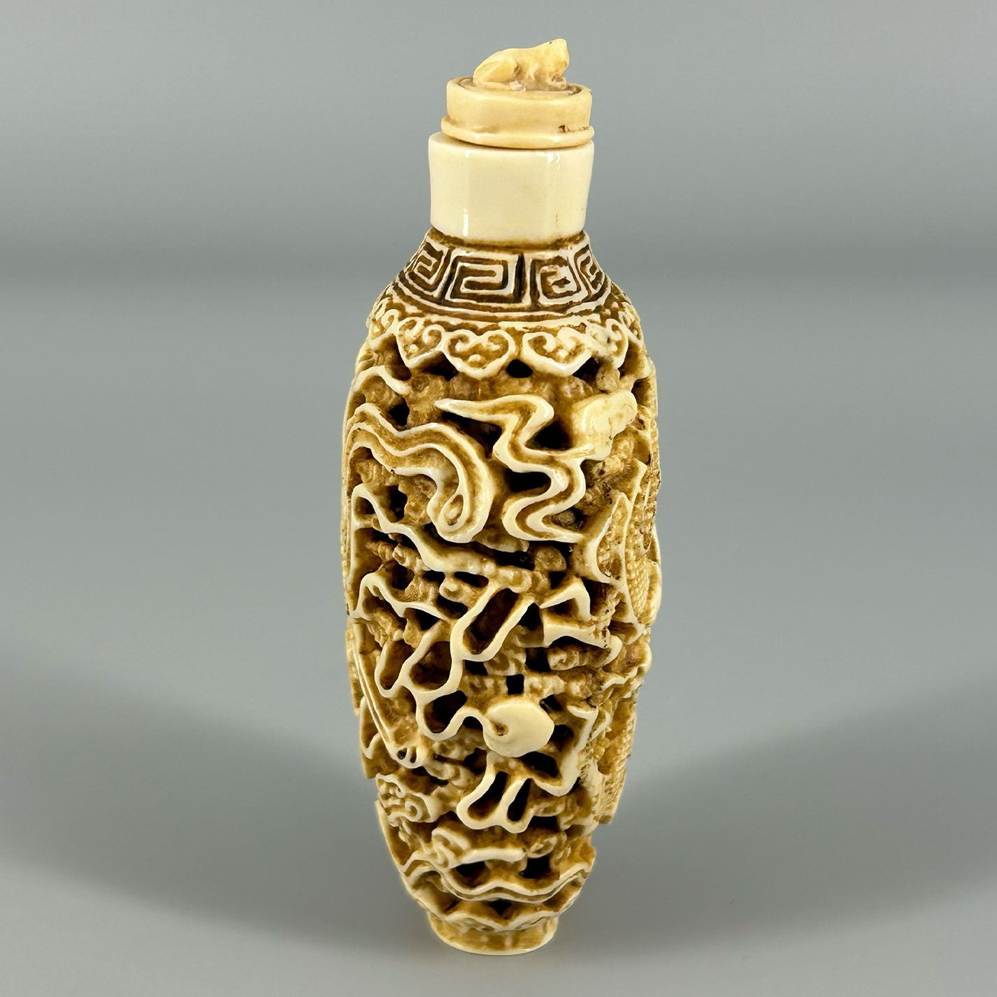 Ivory snuff bottle