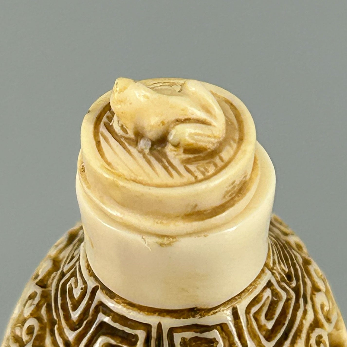 Ivory snuff bottle