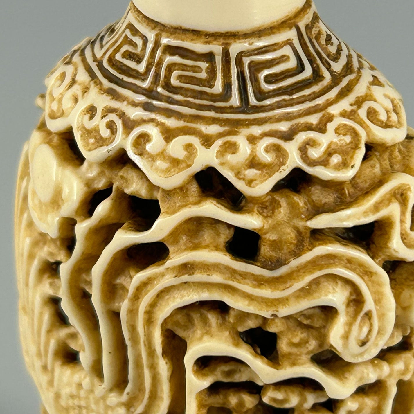 Ivory snuff bottle