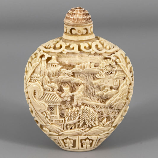 Ivory snuff bottle