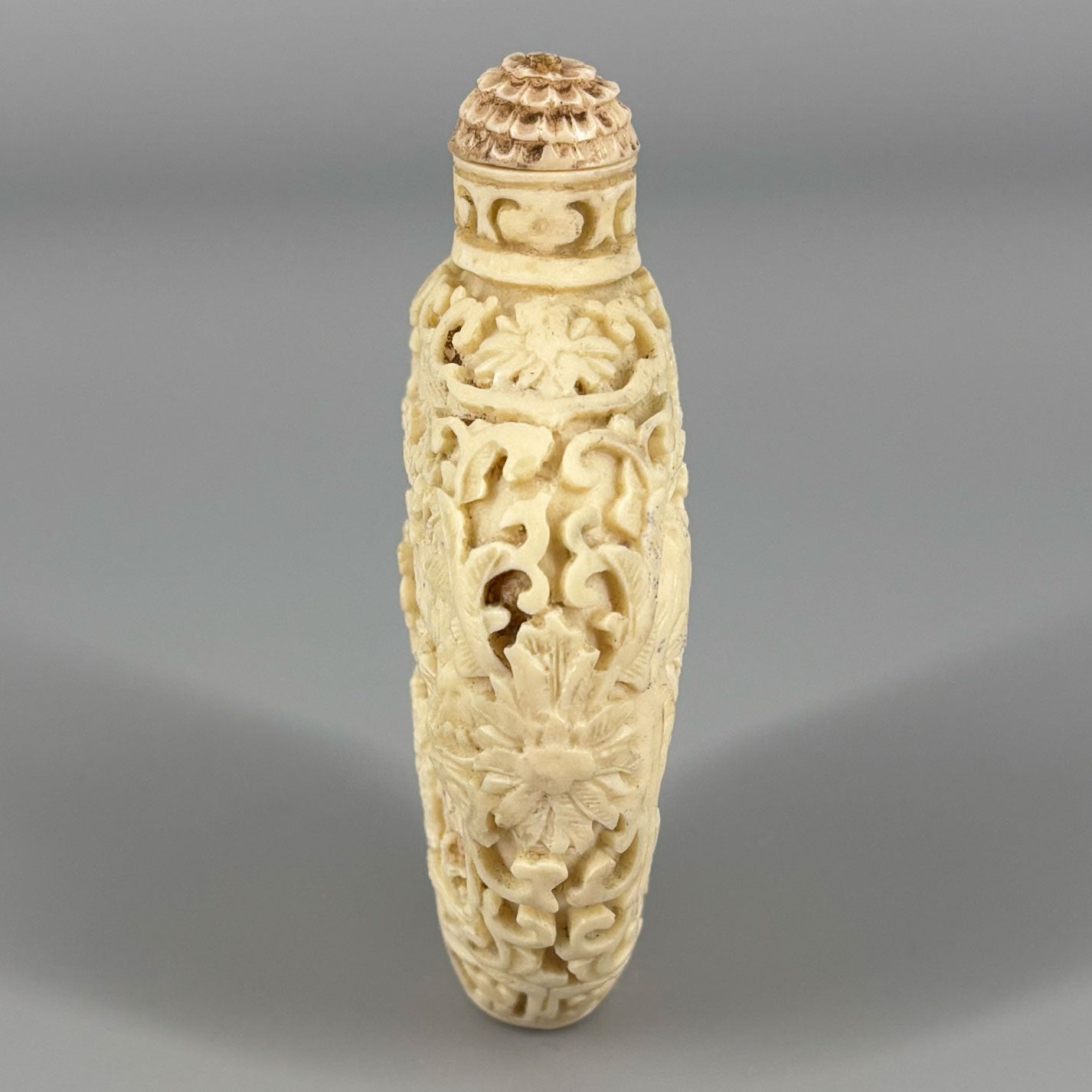 Ivory snuff bottle