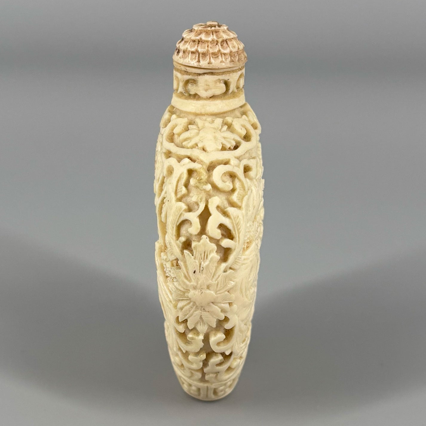 Ivory snuff bottle