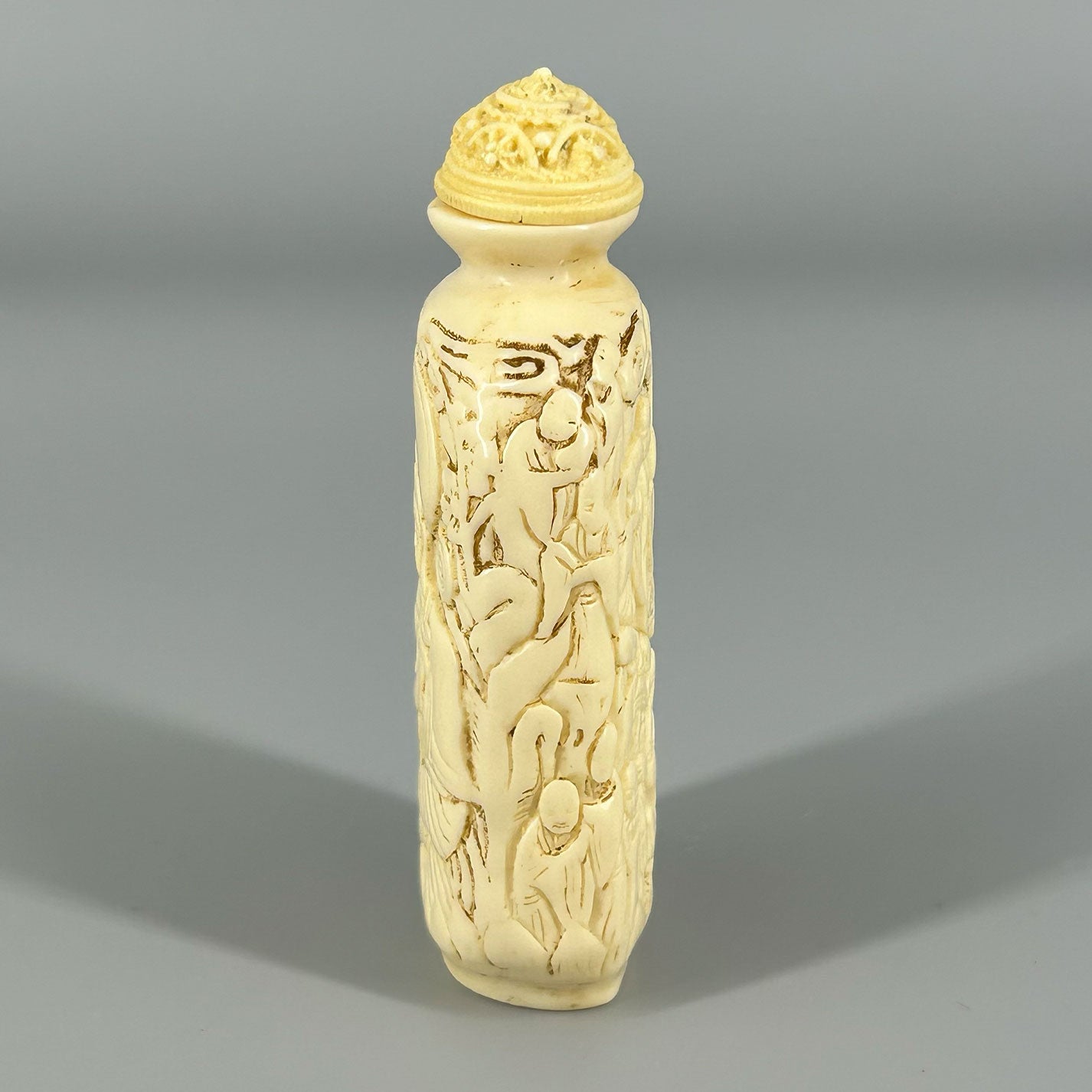 Ivory snuff bottle