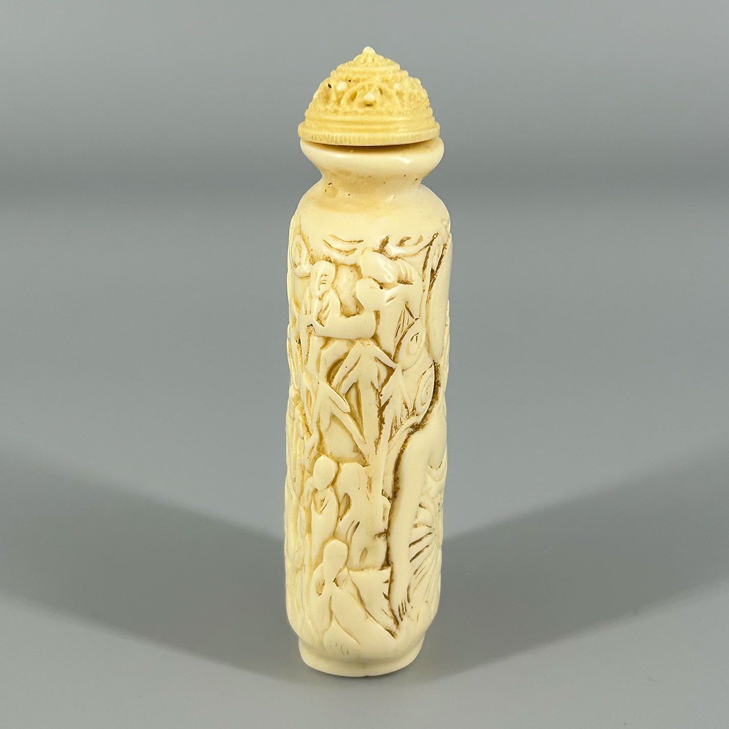 Ivory snuff bottle