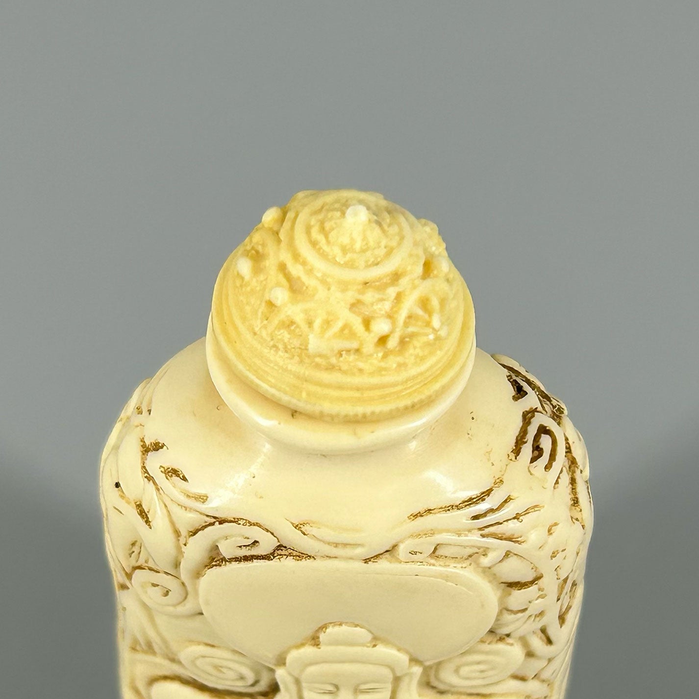 Ivory snuff bottle