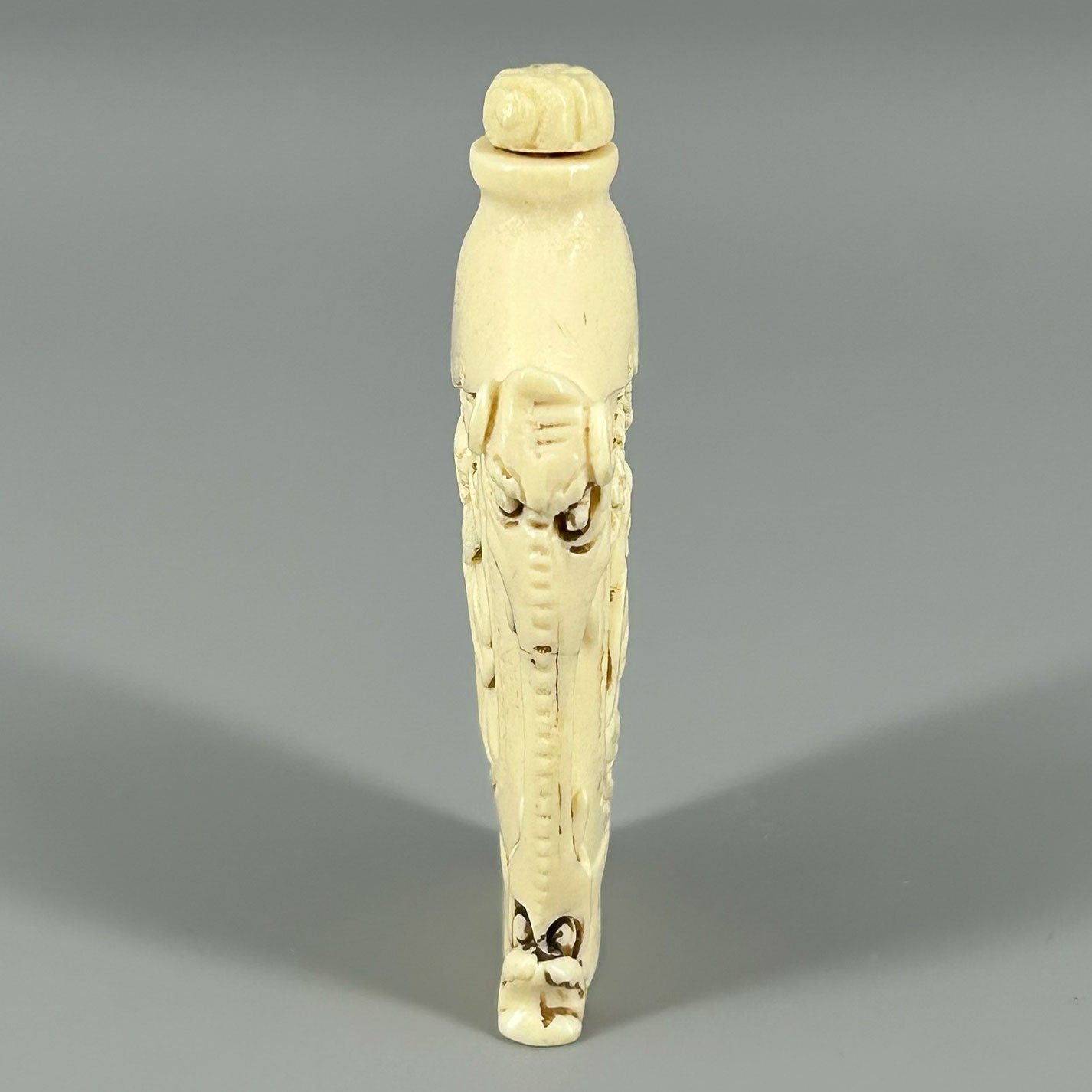 Ivory snuff bottle