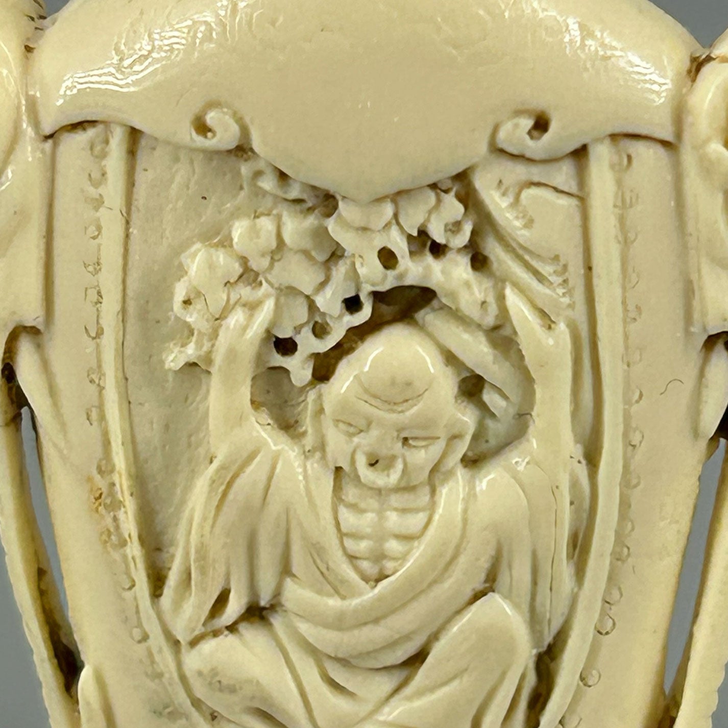 Ivory snuff bottle