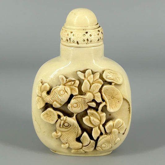 Ivory snuff bottle