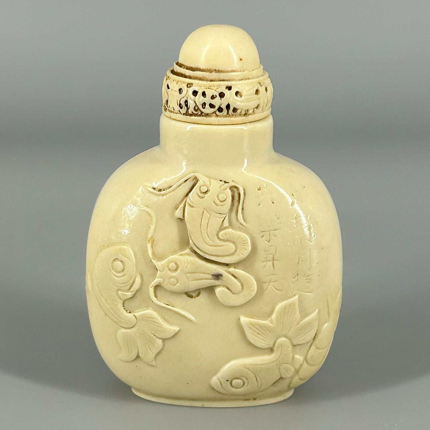 Ivory snuff bottle