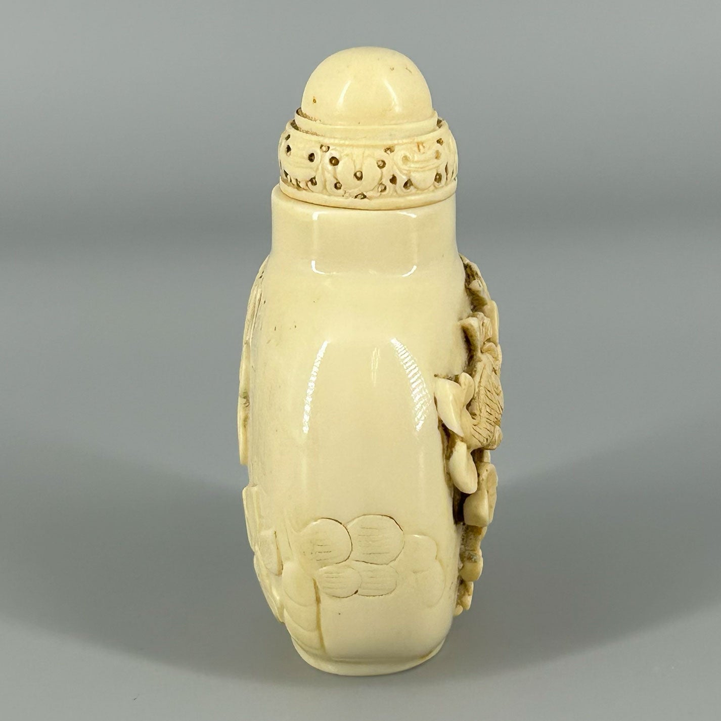 Ivory snuff bottle