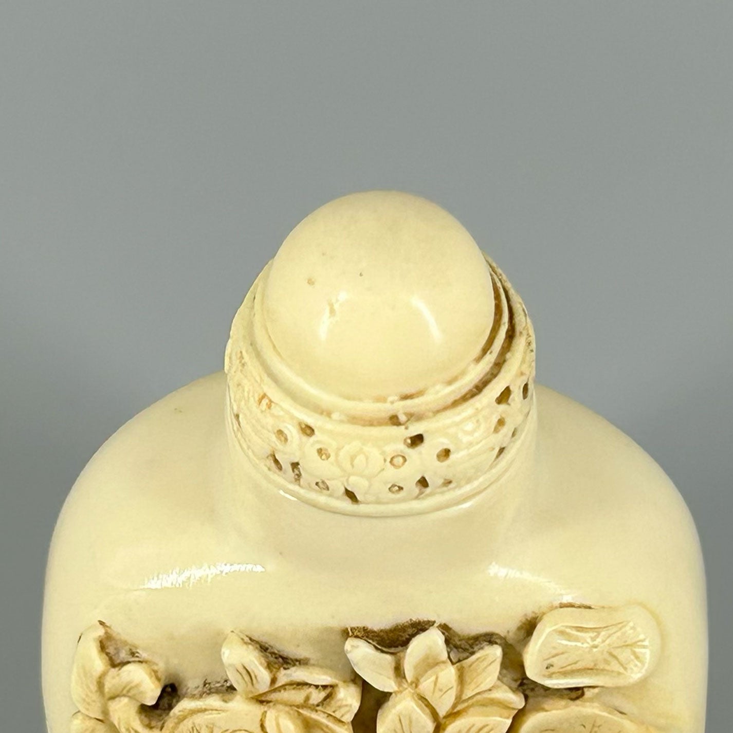 Ivory snuff bottle