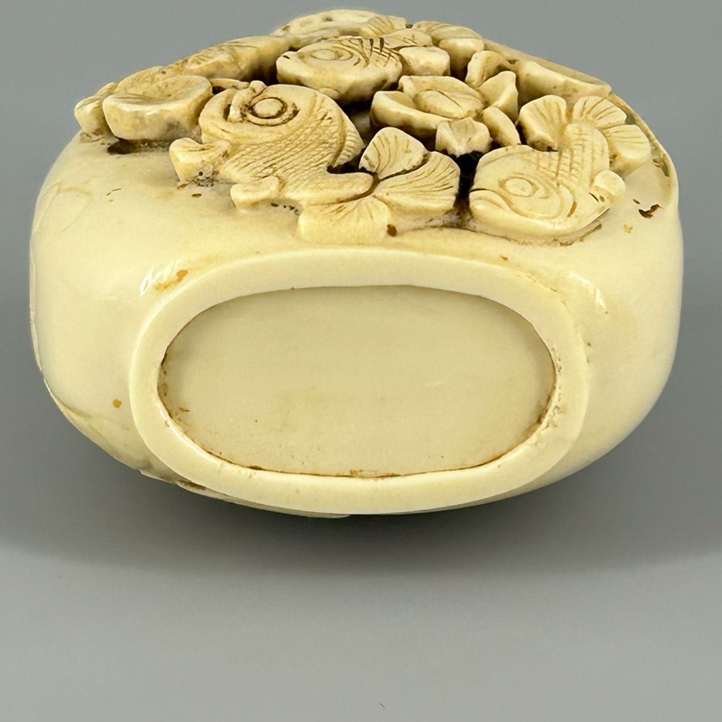 Ivory snuff bottle