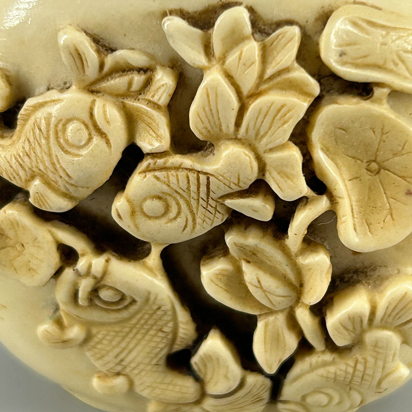 Ivory snuff bottle