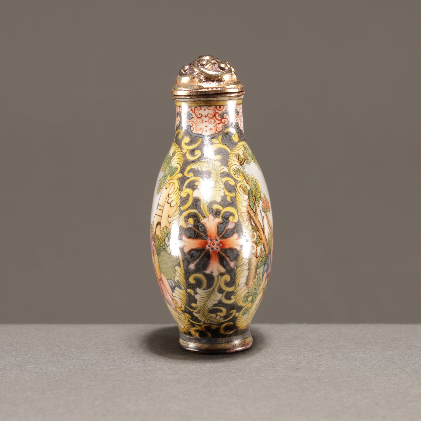 琺瑯人物図鼻煙壺