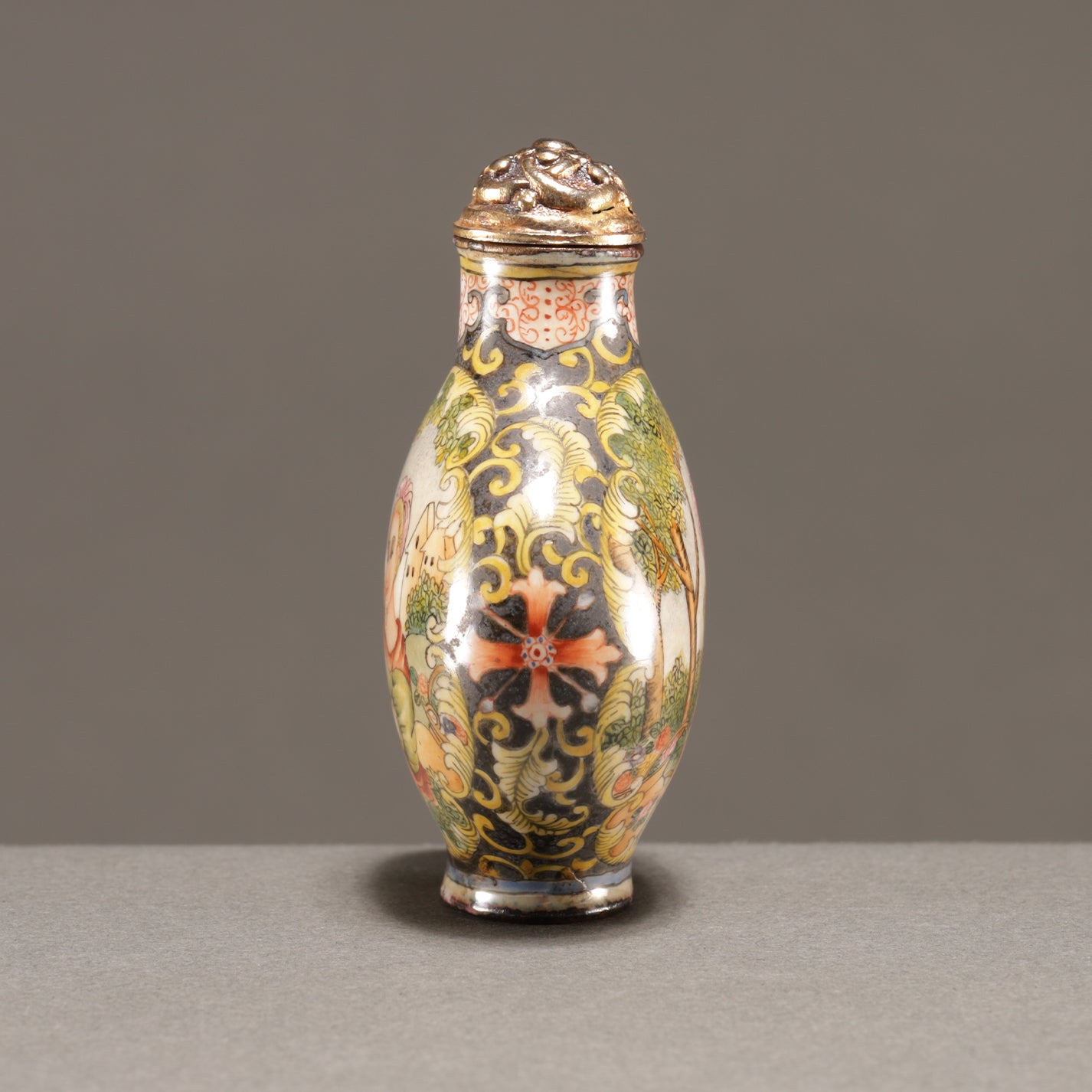 琺瑯人物図鼻煙壺