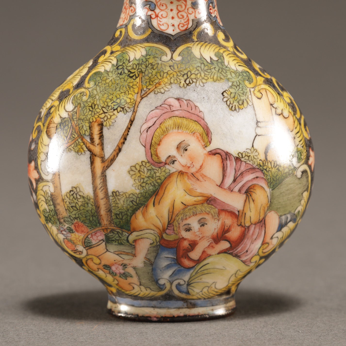 琺瑯人物図鼻煙壺