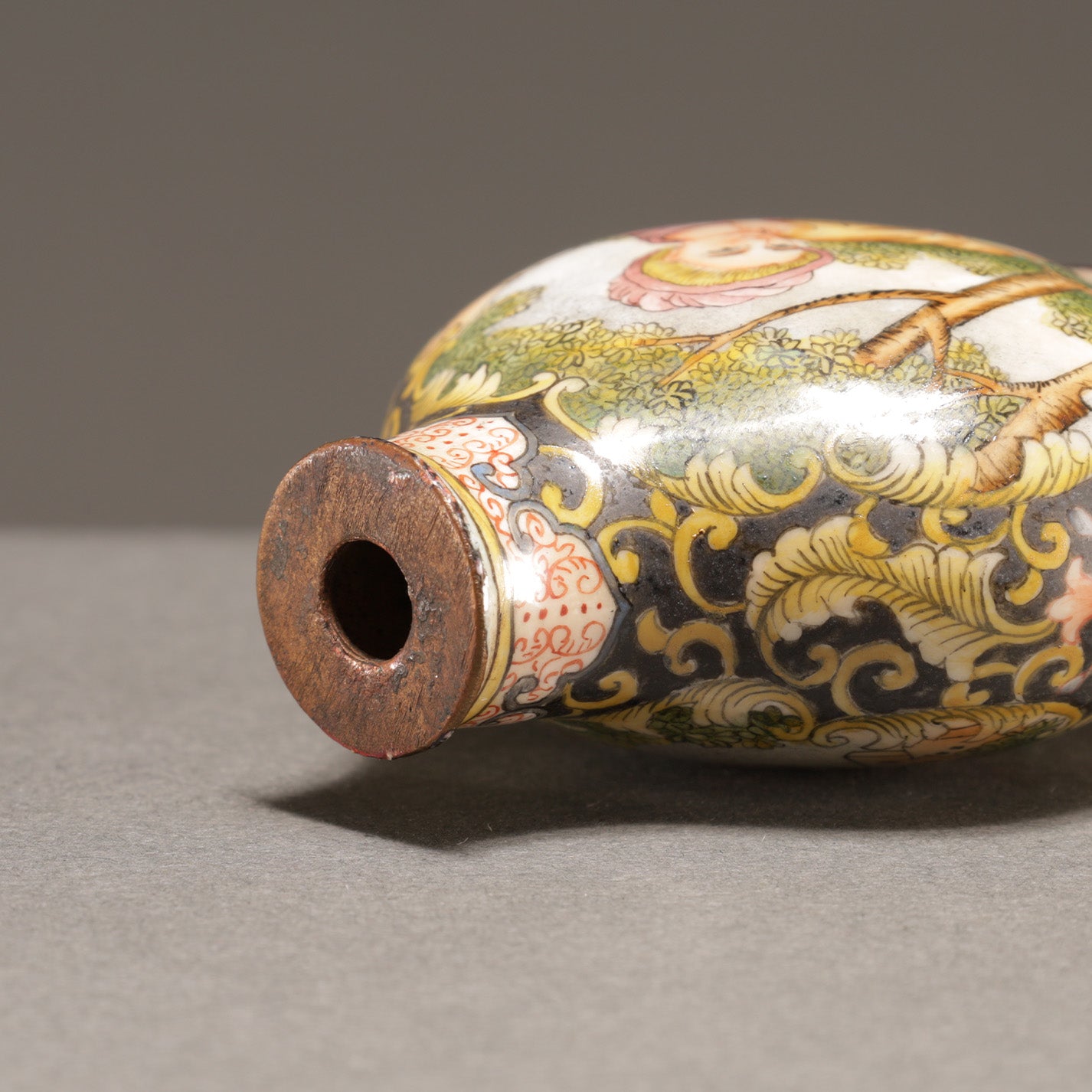 琺瑯人物図鼻煙壺