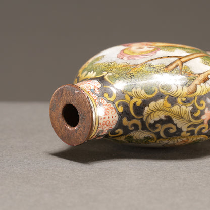 琺瑯人物図鼻煙壺