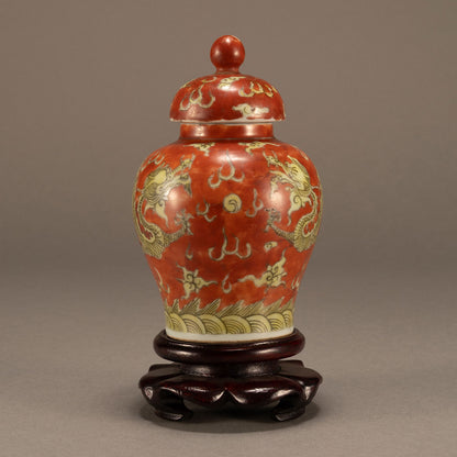 紅地雙龍戲珠蓋壺